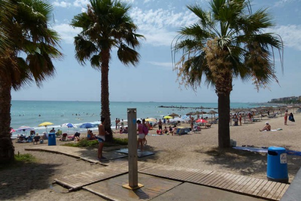 Benicàssim pedirá a Costas ampliar los chiringuitos para licitar nuevas licencias en la playa Heliópolis