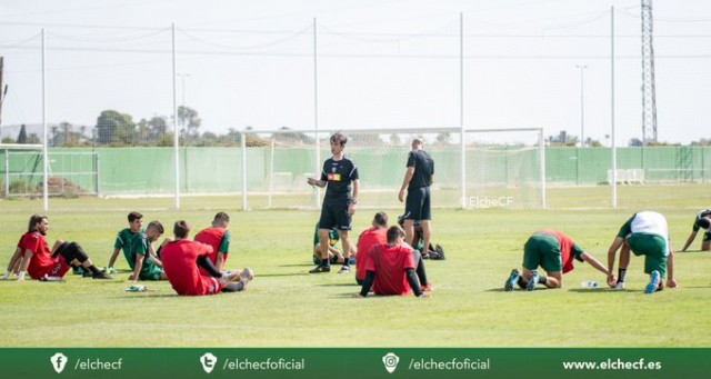 El Oviedo recibe al Elche en plena crisis de resultados