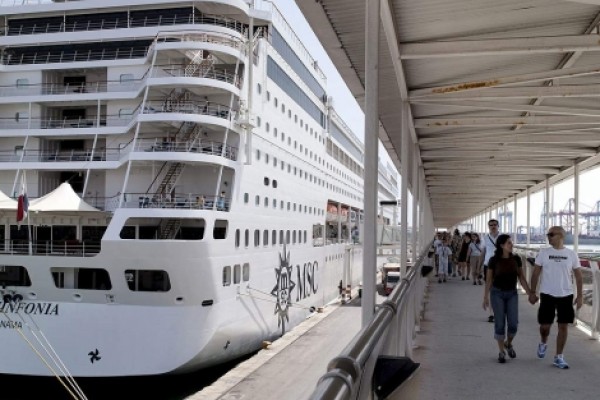 El Consell propone la puesta en marcha de un crucero que recorra la costa de la Comunitat