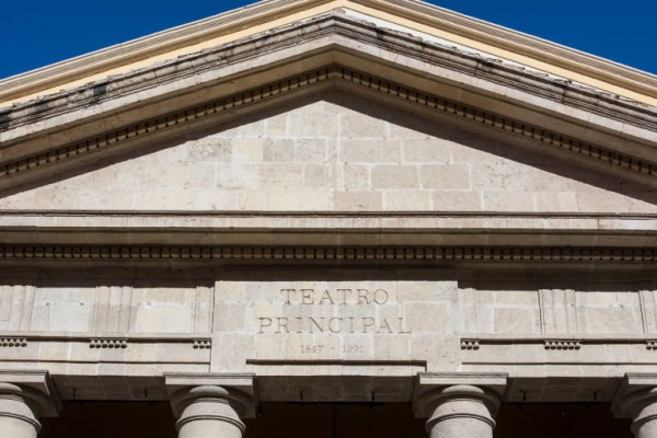 El Teatro acomete una reparación urgente para evitar caída de cascotes sobre el escenario
