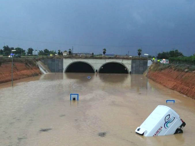 CaixaBank y La Caixa fijan un plan de ayudas para los afectados por las inundaciones de la Comunitat