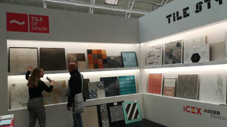 El azulejo castellonense se vende en Londres con ocho empresas, Ascer, la Cámara e Ivace