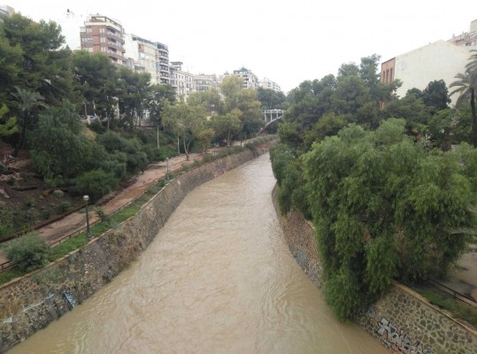 La gota fría en Elche: 147 actuaciones, cortes de circulación, rescate de 12 personas y de dos campings