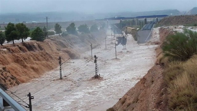 Suspendidos todos los trenes de media distancia a València y Alicante 