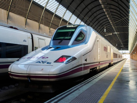 Ni con el anterior Gobierno ni con el actual: el AVE sigue sin plazos concretos para operar en Elche