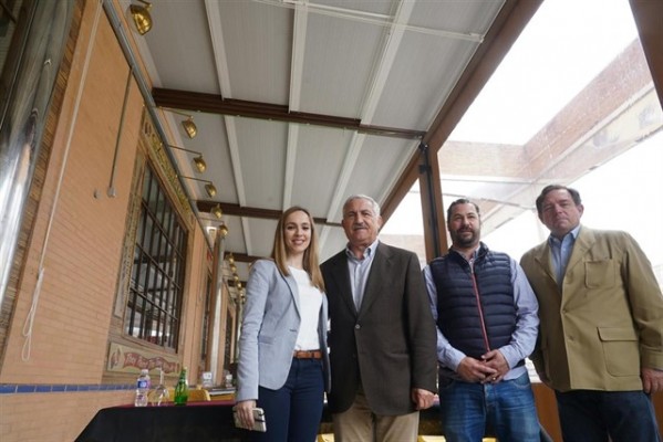 La hostelería lo vuelve a intentar con el bipartito: plantea toldos para absorber el ruido en el Centro