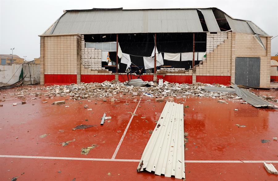 Dénia no podrá hacer uso del polideportivo en el curso 19/20 tras los daños causados por el tornado