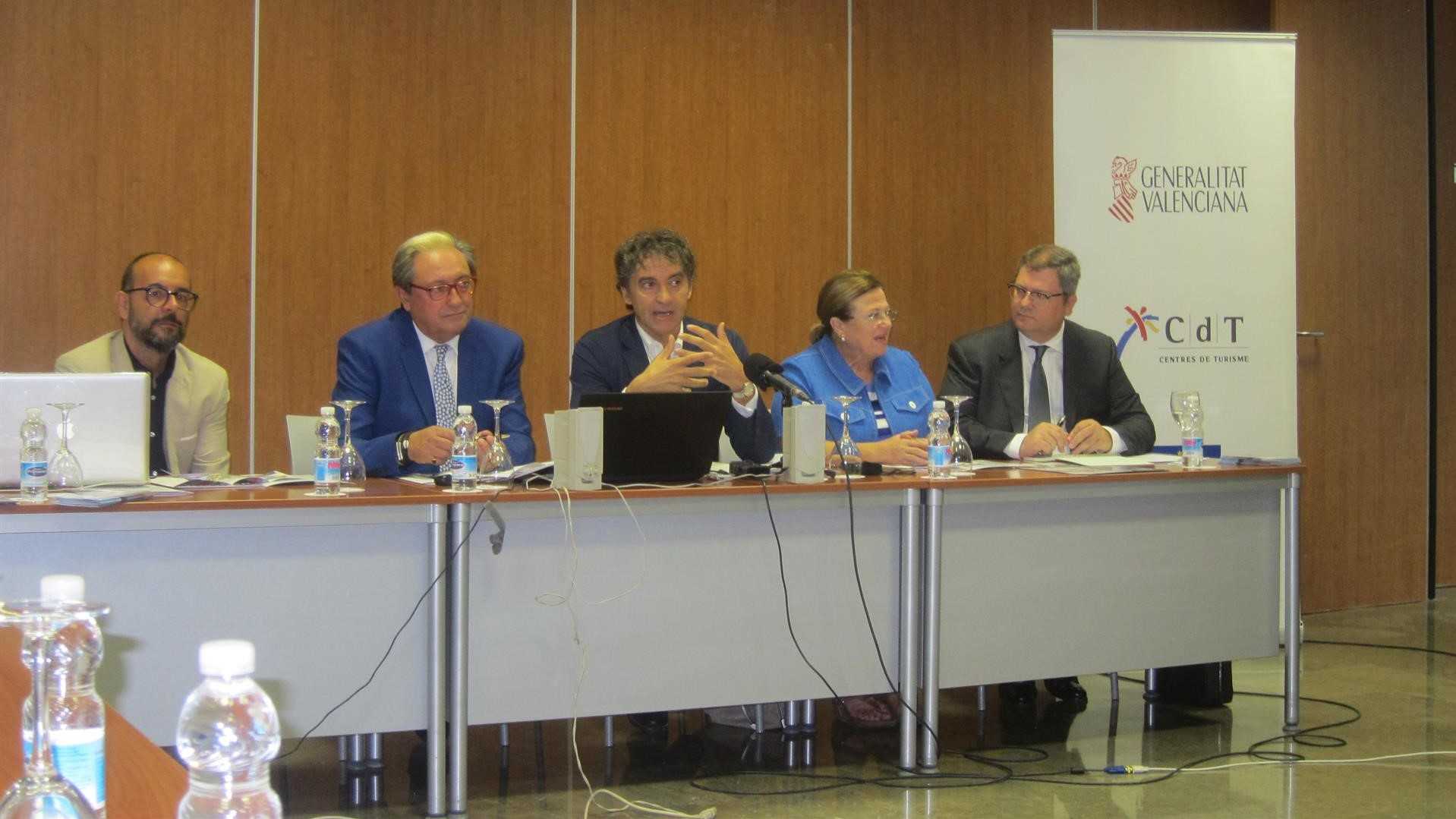 La Generalitat registra 5.657 viviendas turísticas entre enero y septiembre en Alicante, un 31,7% menos