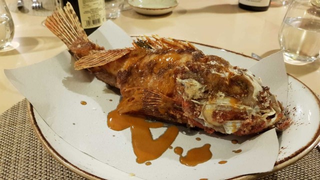 Cabracho frito con adobo andaluz en Sucar