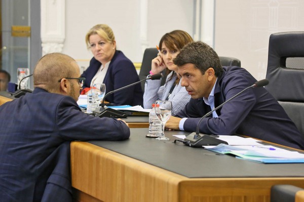Primer envite en la Diputación: hay roces entre PSPV y Compromís; Mazón (PP) se vale por si solo
