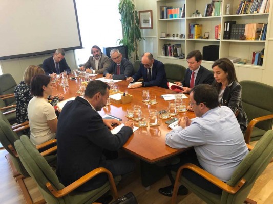 Adif prepara las pruebas de seguridad con trenes de pasajeros 
en la línea del AVE Madrid-Elche
