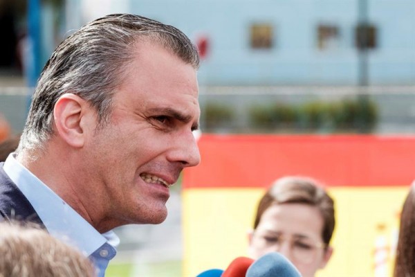 Los críticos en Vox Valencia se alzan y envían a Ortega Smith una propuesta de gestora sin Llanos