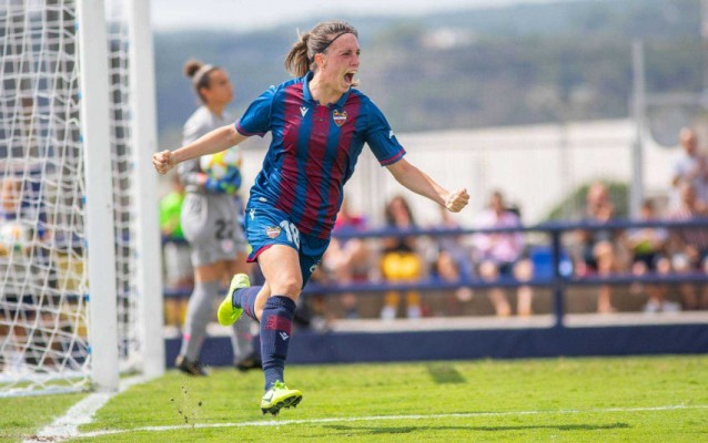 Eva Navarro: Estoy muy contenta de quedarme en el Levante y ojalá sean muchos años más