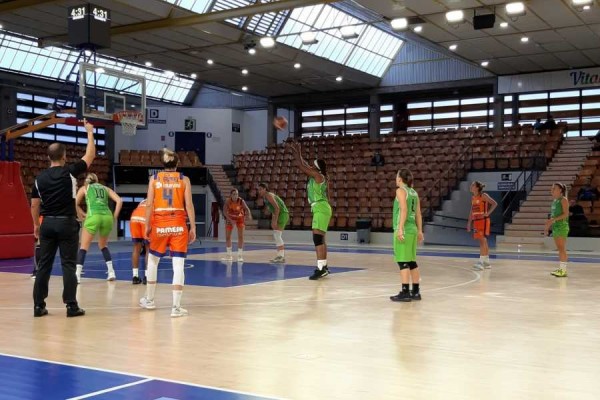 Segundo triunfo para un Valencia Basket que crece en Vitoria (43-68)