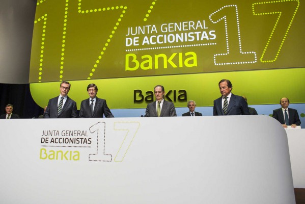 Solo dos consejeros de Bankia han comprado acciones del banco en los últimos dos años y medio