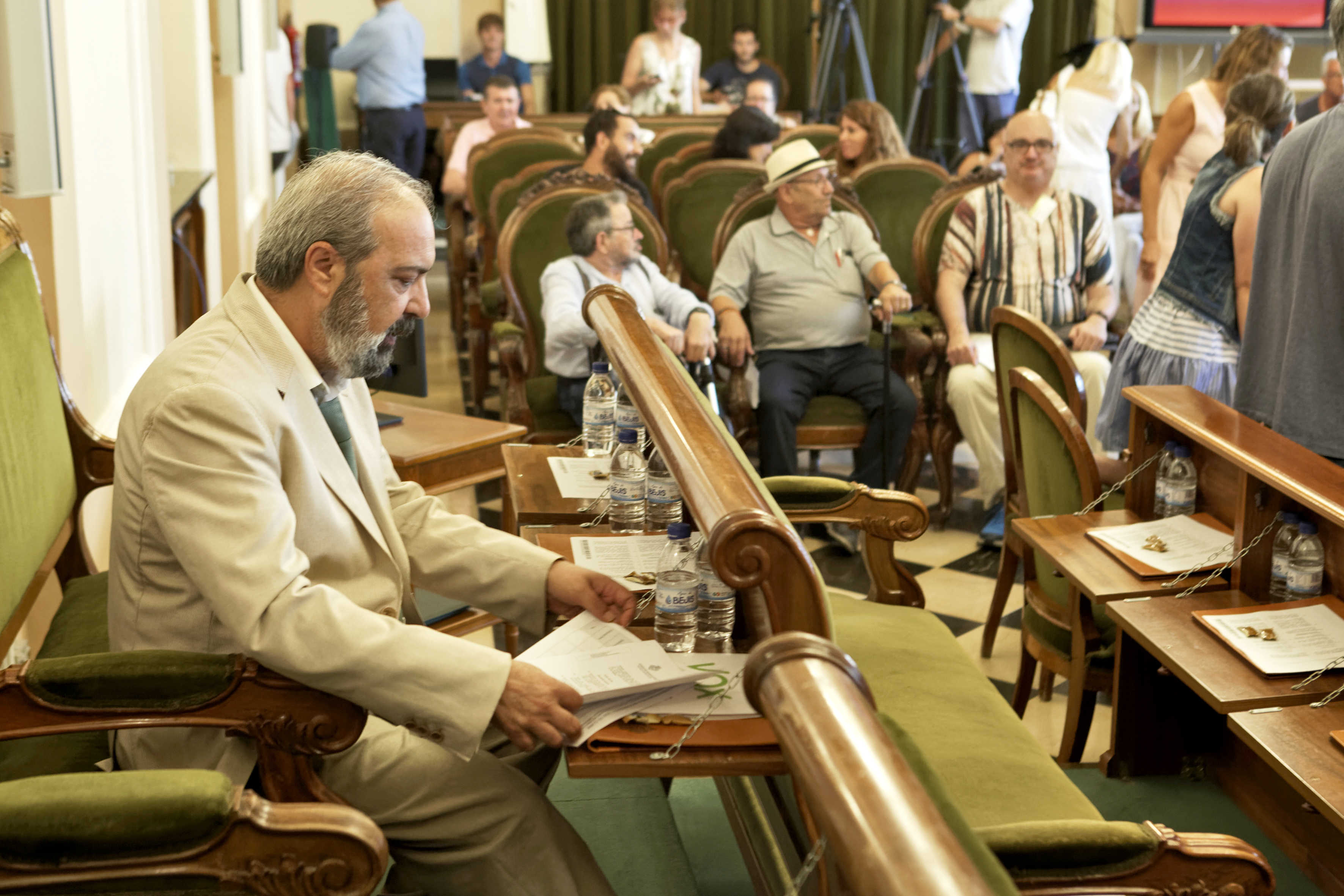 La desidia pública de Luciano Ferrer como edil de Castelló irrita a una parte de la militancia de Vox
