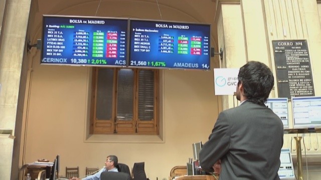 El Ibex 35 cierra repuntando un 0,5% para recuperar los 9.400 puntos y la prima se estabiliza sobre los 120 puntos