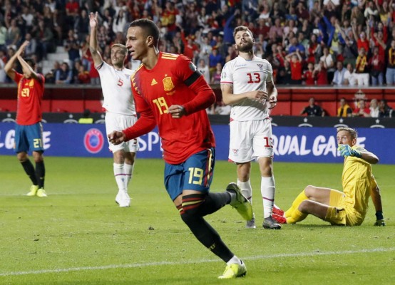 Rodrigo recupera la sonrisa con España
