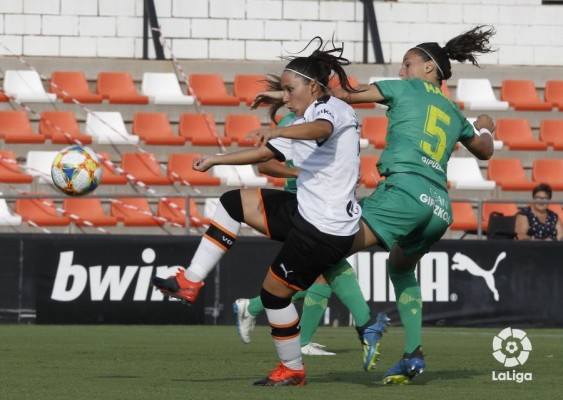 El Valencia despierta a tiempo ante la Real