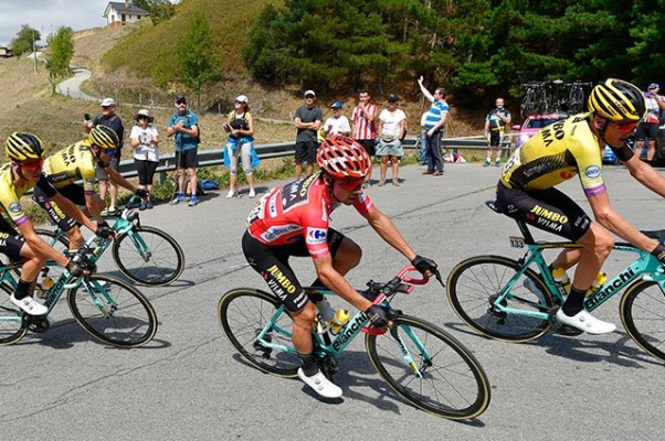Kuss estrena la cima del Acebo y Roglic sigue líder