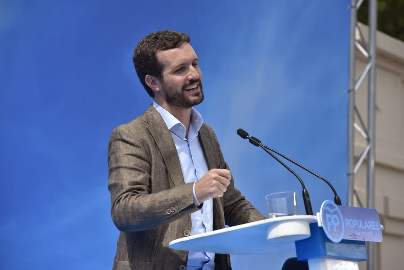 Casado tiende la mano a Cs y Vox para una 
