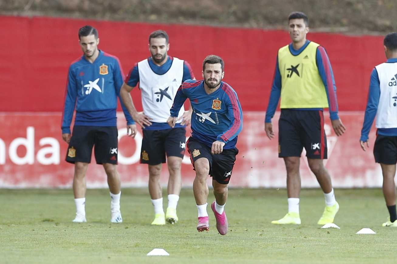 España busca mantener sensaciones en Gijón con cambios en el once