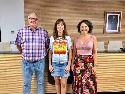 Una agente de Almassora, oro del triatlón de policías