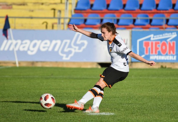 Un Valencia de cuño intenso y ordenado debuta ante la Real Sociedad