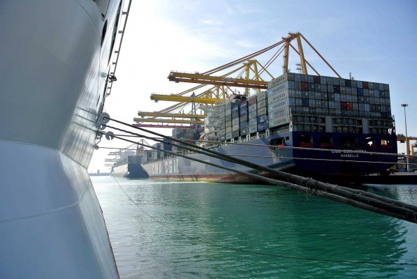 Los fletes de exportación desde Valenciaport caen un 0,7% en agosto