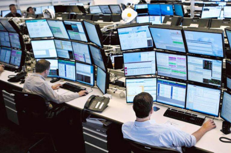 El Ibex 35 sube un 2% en la semana pero no logra franquear los 9.000 puntos