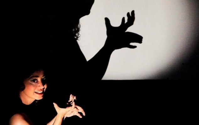 Cuentos y fábulas con sombras chinas: el arte  de Valeria Guglietti