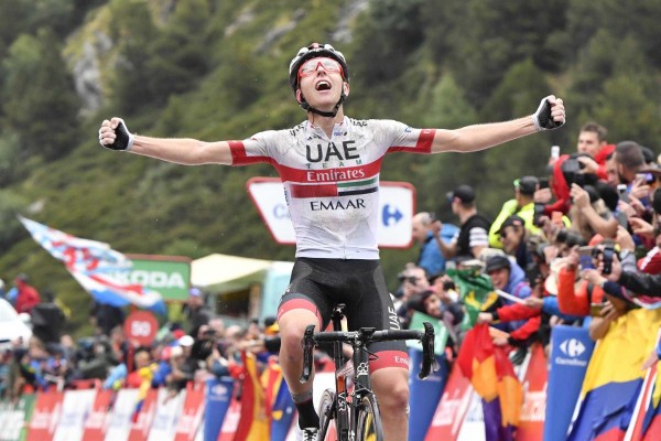 Pogačar se impone en Los Machucos, Roglic más líder