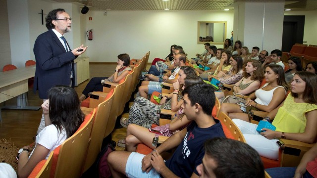 El CEU Cardenal Herrera de Castelló da la bienvenida a sus nuevos 240 estudiantes