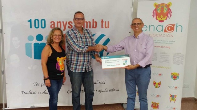 Empleados de Cajamar donan 2.329 euros a la asociación ENACH para fomentar la investigación