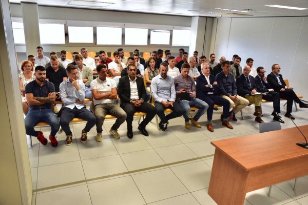 El exdirector deportivo del Zaragoza señala que desconocía las primas ante el partido contra el Levante