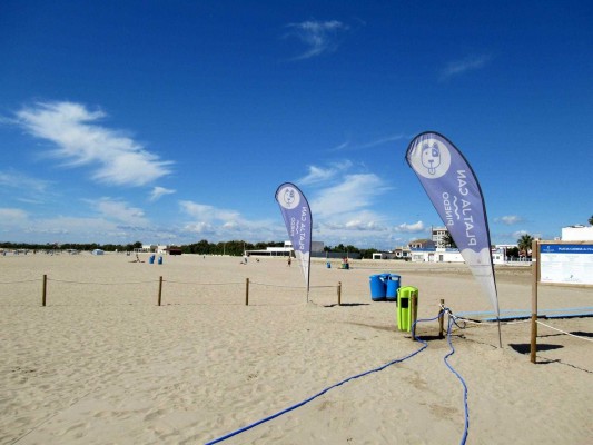 La playa de Pinedo, cerrada al baño por aguas fecales