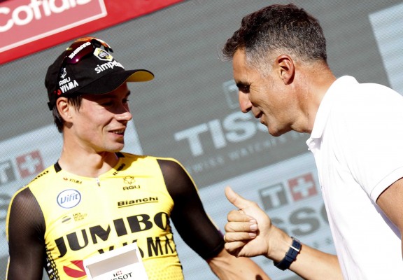 Roglic rompe el reloj en Pau y se enfunda la roja
