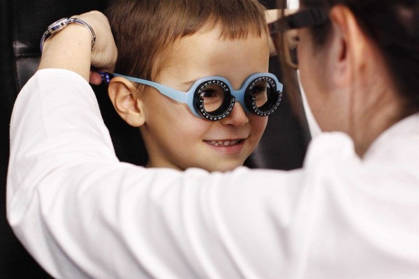 Un 73% de los padres cree que la salud ocular está relacionada con el rendimiento escolar