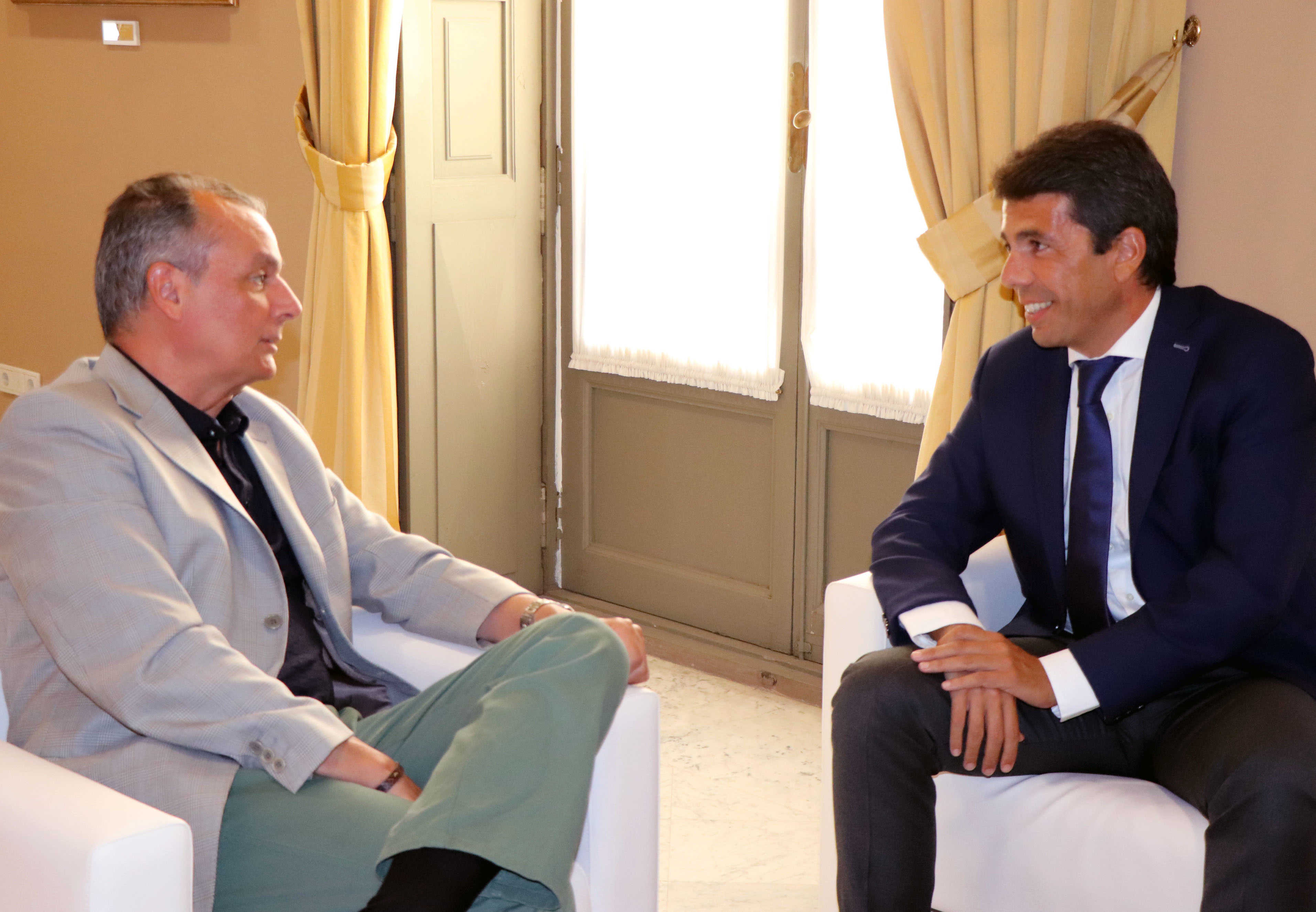 Carlos Mazón aprovecha la visita a Puig para ver a Toni Cantó (Cs), Salvador Navarro (CEV) ... ¿y Bonig?