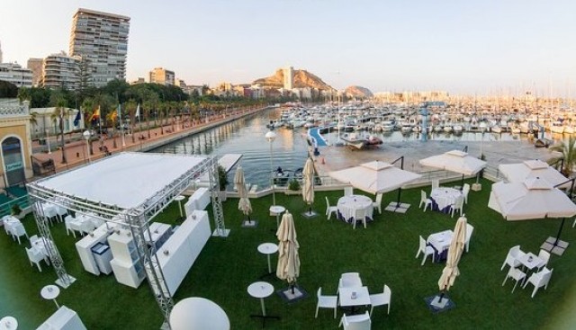 Sigue el 'baile' en la hostelería de Alicante: Vectalia deja el restaurante del Club de Regatas