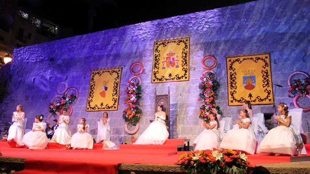 Un informe desfavorable de Diputación prohíbe celebrar el Baile de Gala de Peñiscola en el castillo