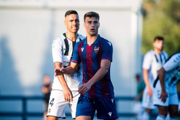 El Atlético Levante abre el telón en Buñol con necesidad de ganar al Sabadell