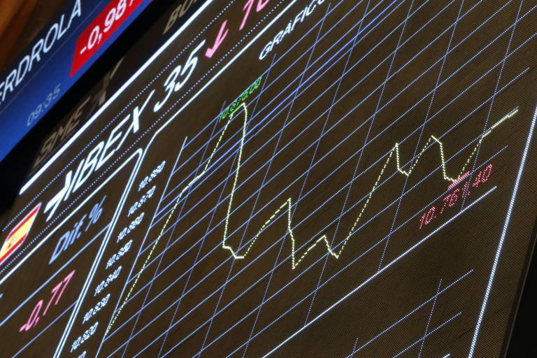El Ibex 35 se deja un 1,76% en el mes de agosto pero logra retener los 8.800 puntos