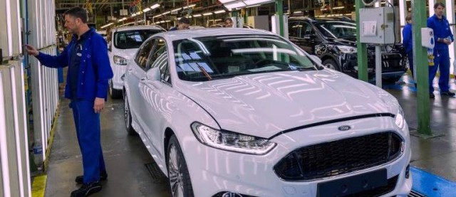 Ford Almussafes producirá 7.000 motores más de los previstos para octubre con un turno todos los sábados