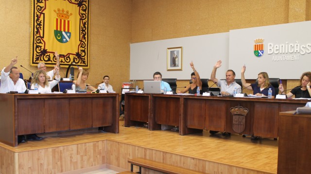 El Ayuntamiento de Benicàssim se compromete a eliminar los plásticos de un solo uso antes de 2021