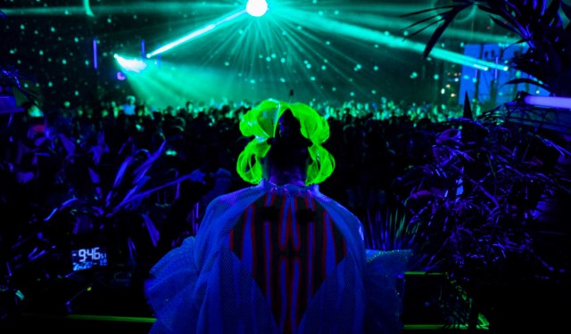 La experiencia total en una discoteca: un software que aúna 3D, láser y realidad virtual en animación musical