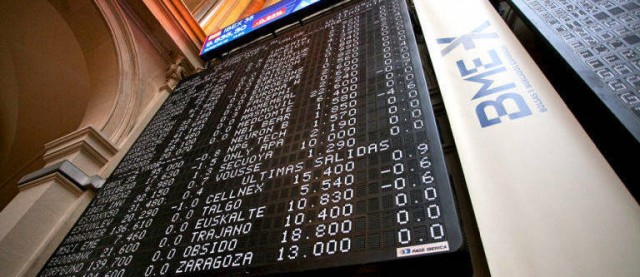  El Ibex 35 modera su ascenso al 0,54% y se queda a las puertas de los 8.800 puntos