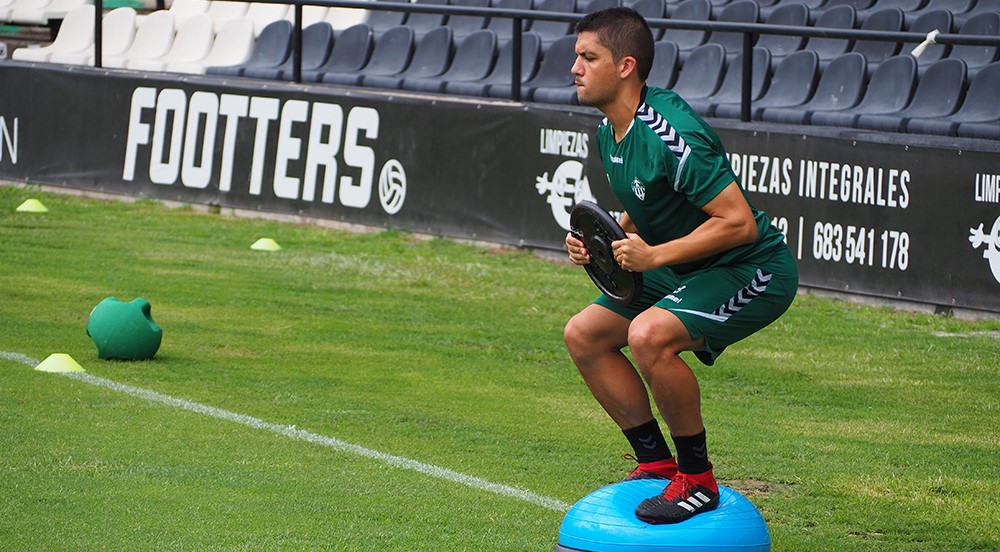 Carles Salvador, durante el entrenamiento de este jueves. (Foto: CD Castellón) - 