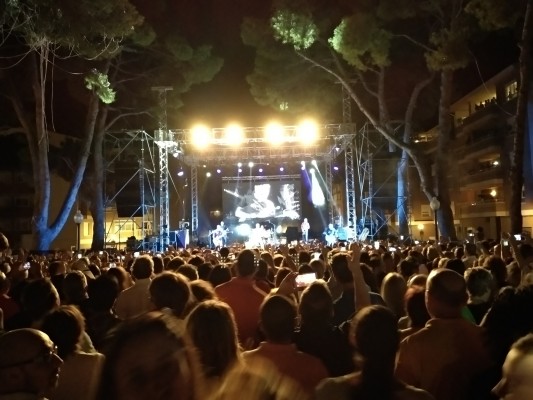 Nancys Rubias, Carlos Jean, un sainete y demonios del 'correfocs' preparan a Ibi para sus fiestas