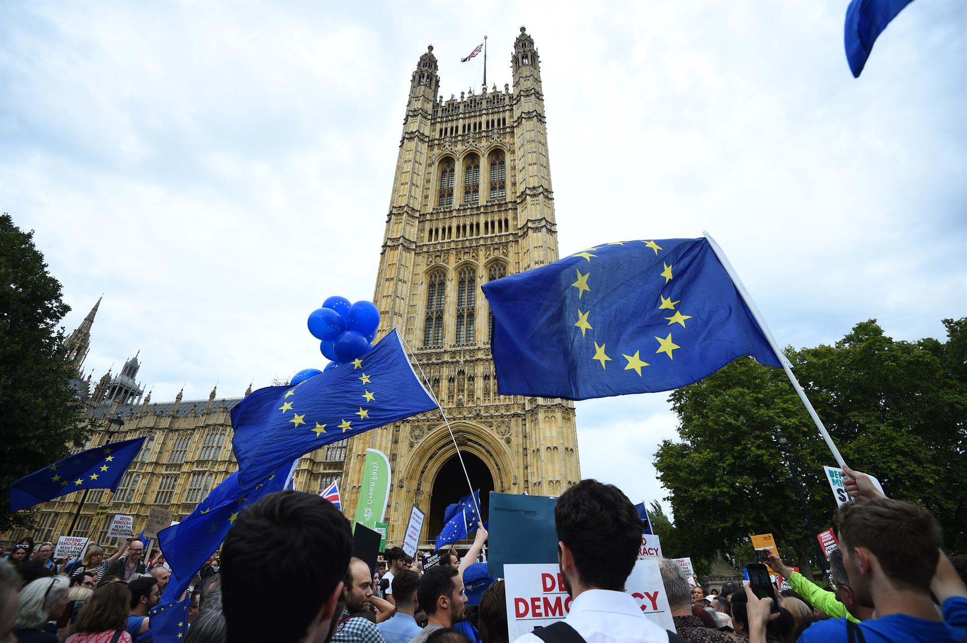 El Gobierno británico reta a los detractores del Brexit a cambiar la ley o cambiar el Ejecutivo